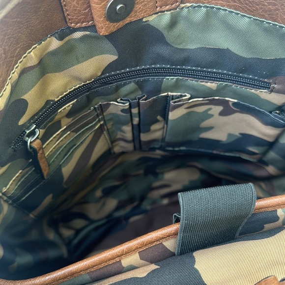 New AUTHENTIC GUESS Cargo /Military Leather Backpack - Picture 11 of 15